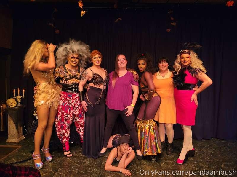 Had an incredible time at the drag show! 😊