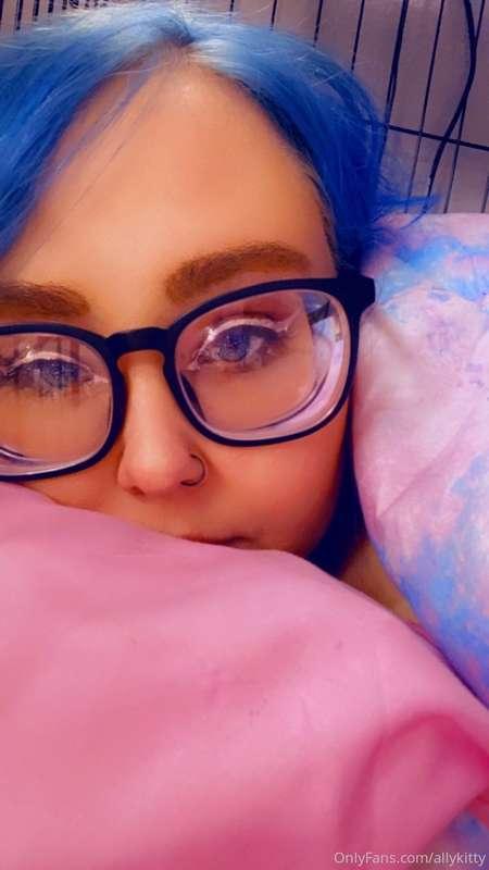 Chilling in my cage today 🌸