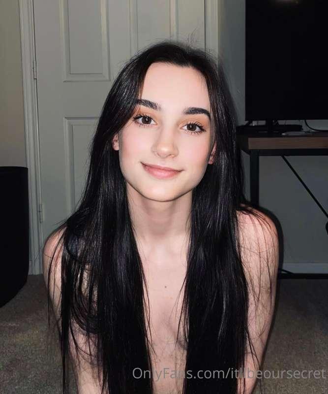 Happy Valentines Day 🥰💜🖤🎷🦖

Is someone going to be mine? 🥺