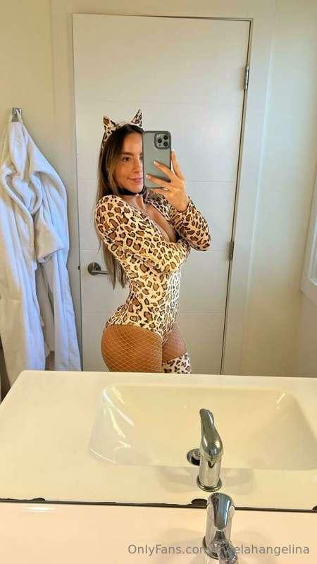 Meow 🐱😜