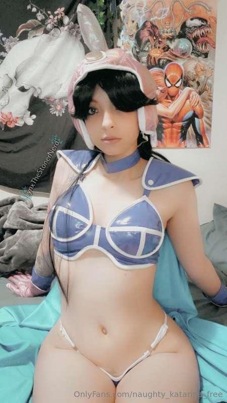 FOLLOW THE BIRTHDAY GIRL!Lynx Lavorre is the Hottest PREGNAN..