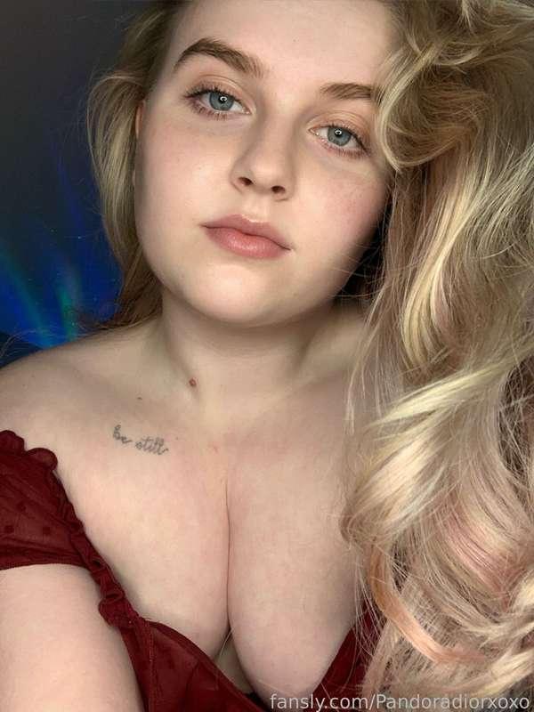 I’m collaborating with @hollieboo again! ♥️🩷♥️

https://fans.ly/r/Pandoradiorxoxo

#collab #fyp #videocalls #livestream #pawg #horny #milf #egirl #pandoradior #pandorasbox