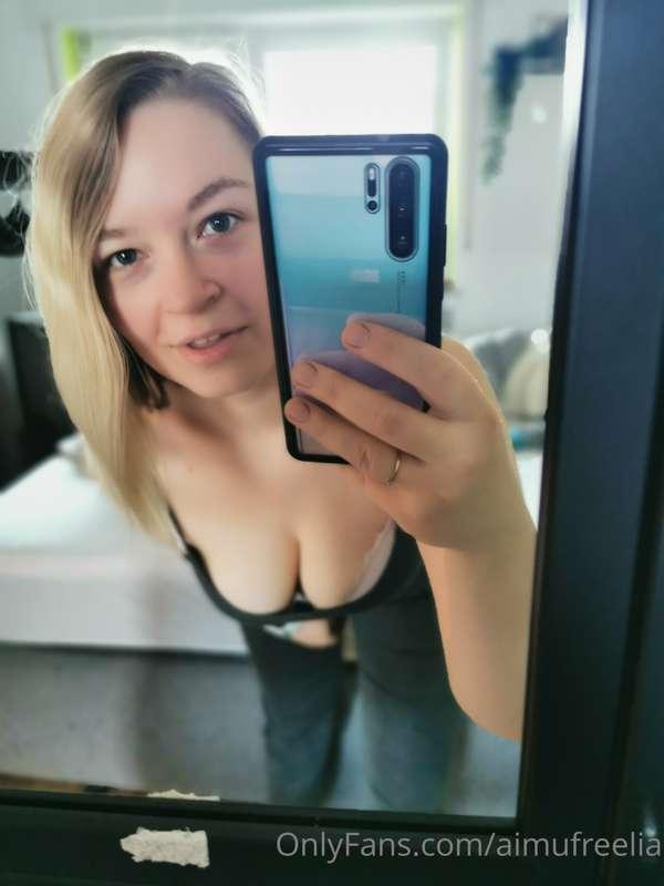 Good morning y'all!

My hair is doing a real funny flip toda..