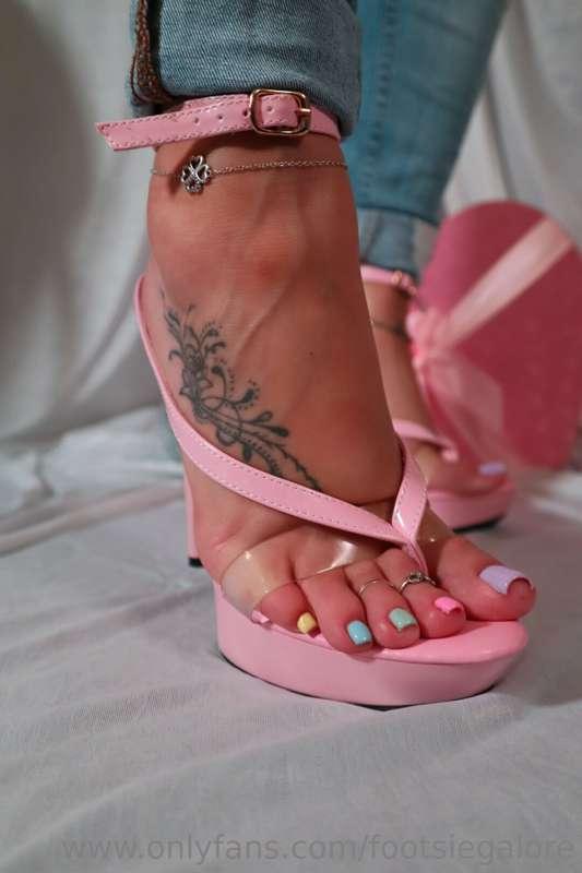 Stepping on disco balls in these sexy heels ✨😈🪩🪩 I like ball..