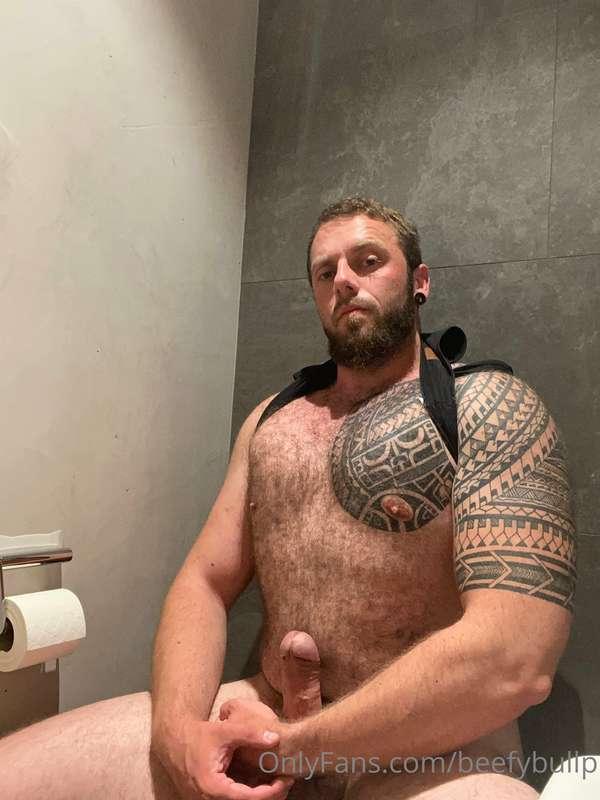 Hey my friends. Greetings from the Alps. I need a jobber guy..