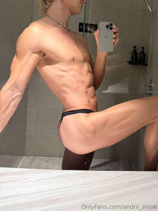 Ahhhh this sexy thin thong looks like i don't have it on, ju..