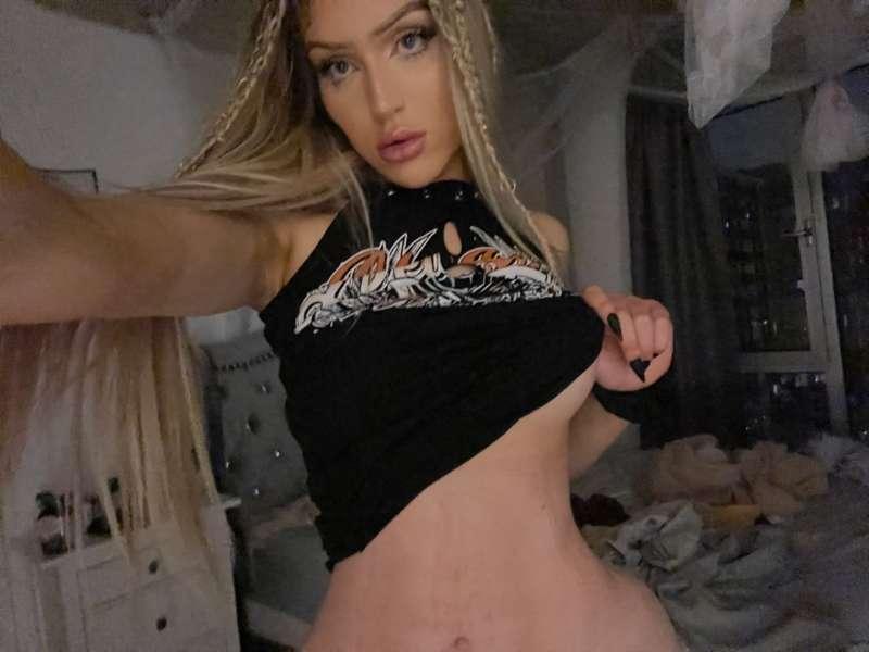 I've got to see and sext you now🙈