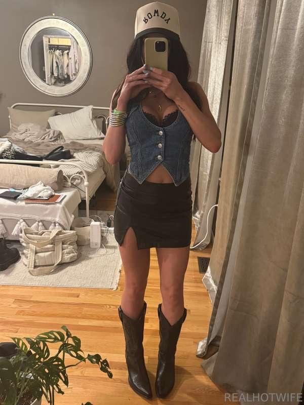 realhotwife image #2