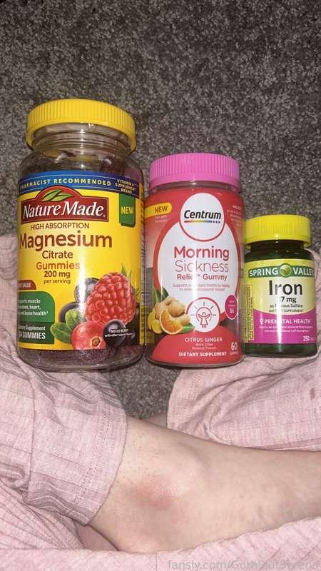 Pregnancy Galore Amiright 🤣🤰🏼🥰 

Grow baby bean grow 🥰 Even though your making your mommy puke her brains out every 2 seconds I can’t wait to see you on the 19th for our second ultrasound 🙈♥️🥹 

On the plus side this mommas been craving all types of milk strawberry, chocolate and normal so my milk supply is gonna be kicking on top of the boobie body supplements 🥰💦 

#fyp #pregnancy #preggo #pregnant #milf #mommy #6weeks #expecting #growingbelly #bigbelly #roundbelly #weightgain #morningsickness #sexy #memes #funnymemes #growingtits 
