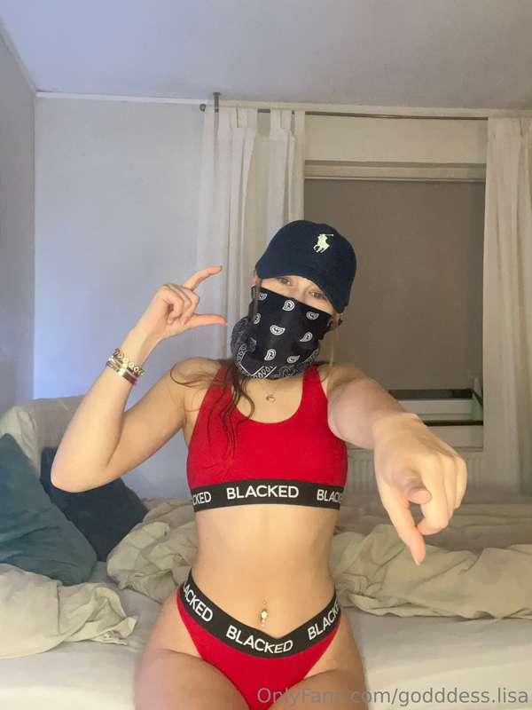 ahh i found a WHITE BOY go on your knees and send me a pic o..