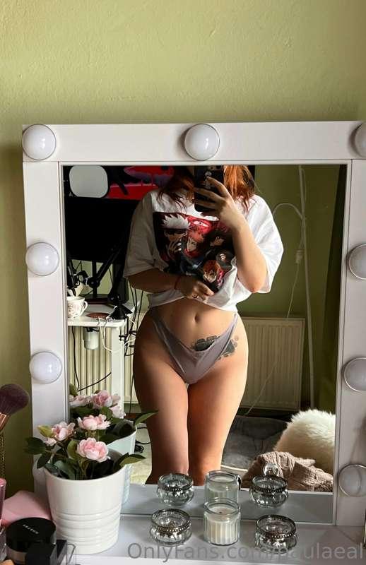 Buenas noches 🌙 
Ps: I like to wear big t-shirts to sleep 🥺
