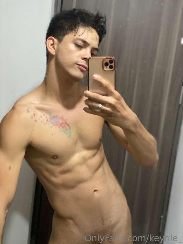 Let's take a hot showerr together 💦