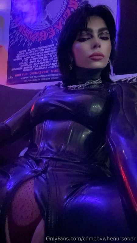 surprise! my first joi ever and in a latex suit message me t..
