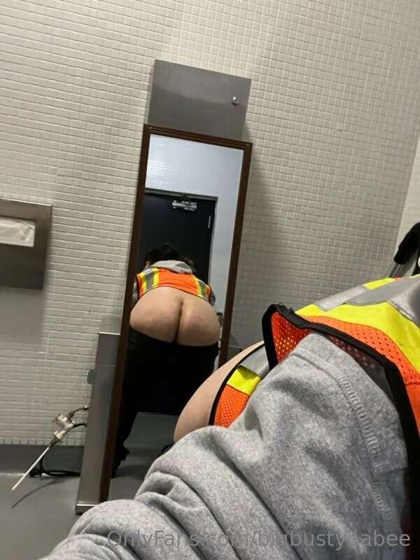 Quickie at work? 🙈