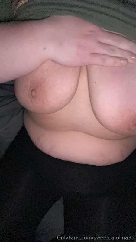 Good morning….. here’s a little boob to make ur Monday just ..