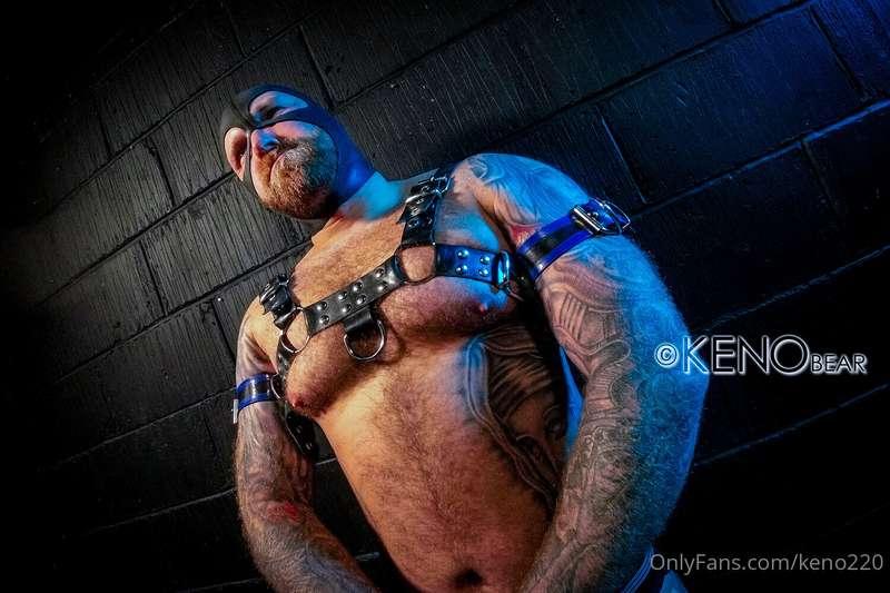 Back in fetish gear for new photos and videos coming soon, h..