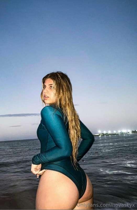 **Are you watching the sunset or something else?** 👀🧐