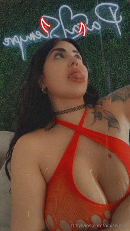 Red lingerie and oil 💦💦💦
