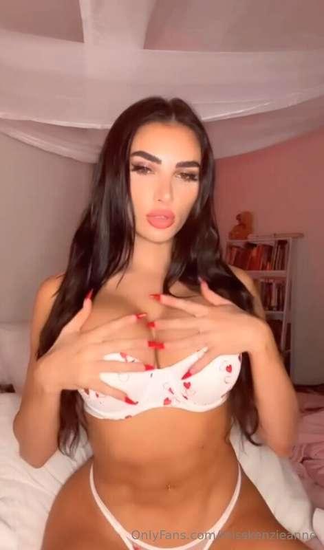 Couch sex or bed sex? 😳
