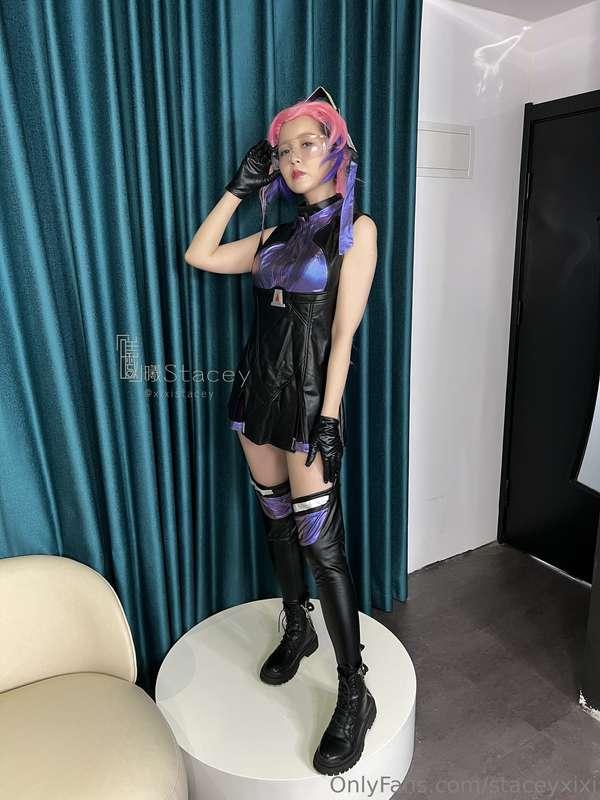 Sweetie Miss transforms into Galo~With a flick of her high p..