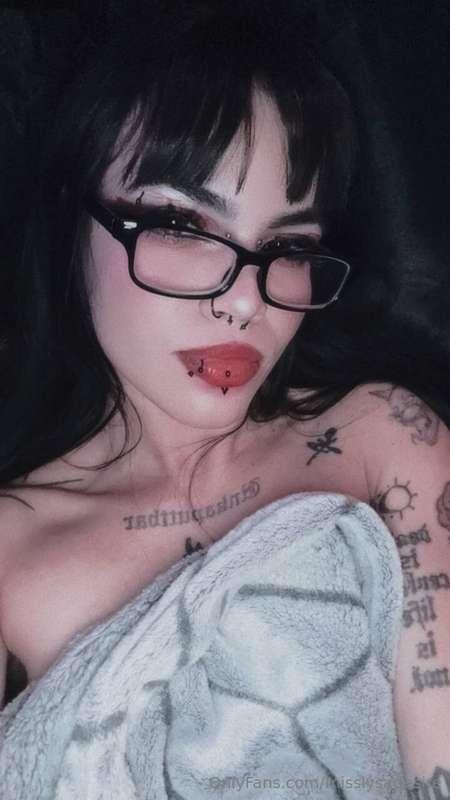 I'm already naked trying to get some fun, if u want to cum j..