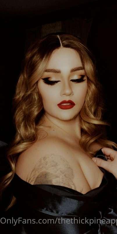 If I was your girlfriend what photo would be my contact imag..