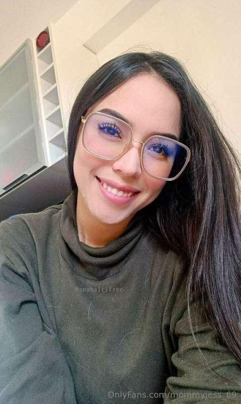 You will fall in love with my pretty face and my sweet body ..