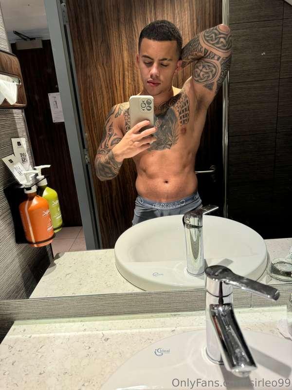 My armpit needs sniffing