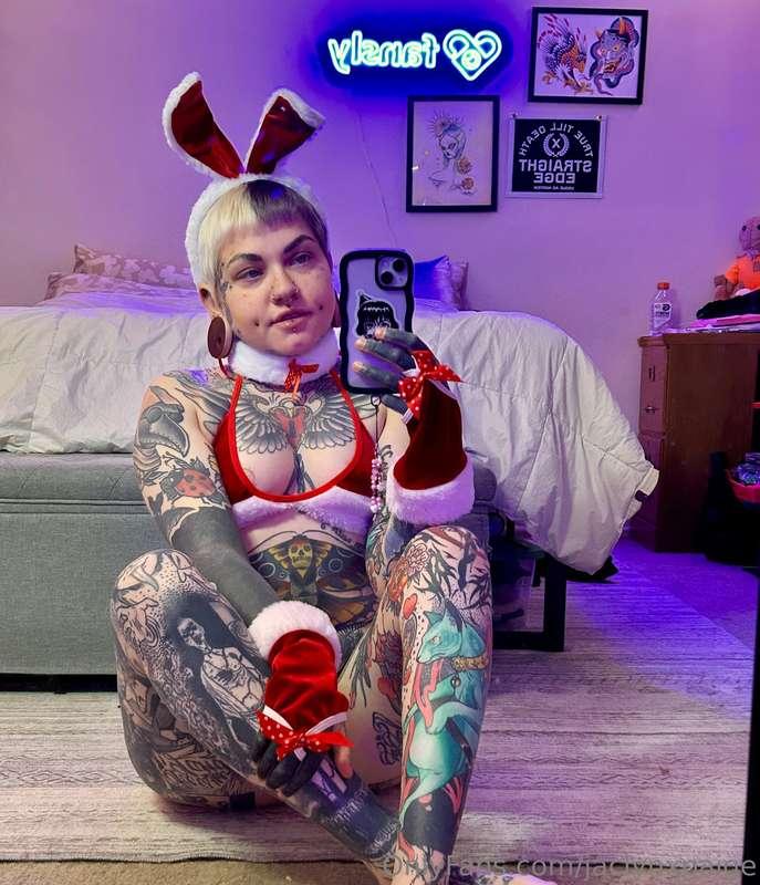 Happy Holidays! Hope you’re cumming down my chimney soon 😏
