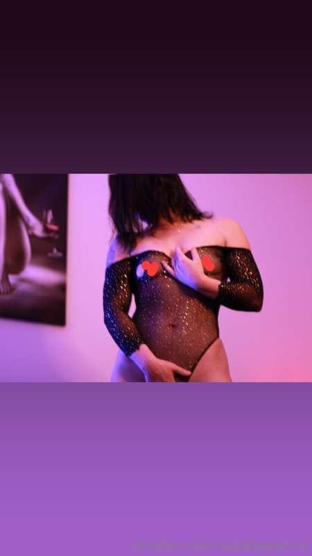 🌹 Happy Valentines day. I hope you got all the V that your D..