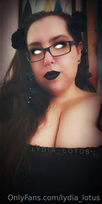 It's spooky season! Today starts 31 days of spooky/Halloween..