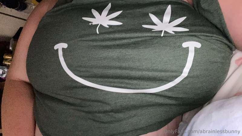 Weed be so cute 🚭