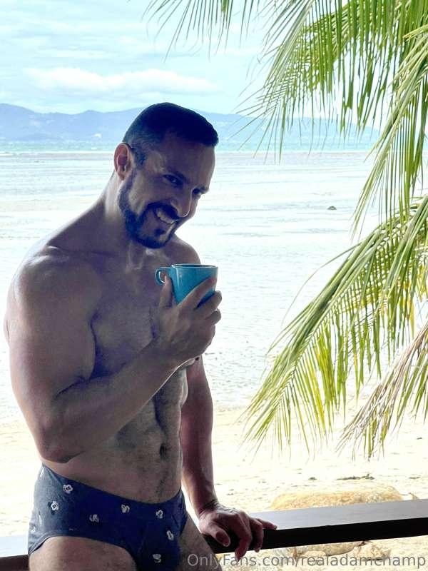 Let's take a cup of coffe.
☕️🥛💦💦💦