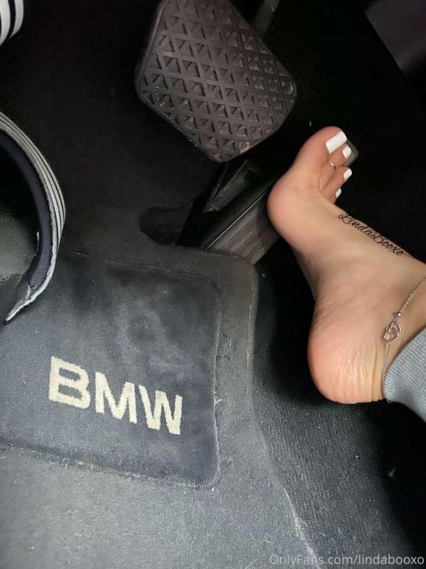 Pedal pumping feet🚗