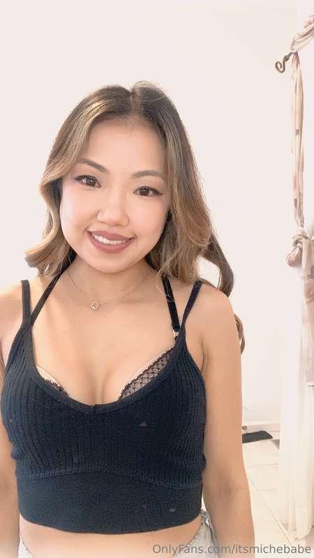 What’s the easiest way to make you smile?🥰😊