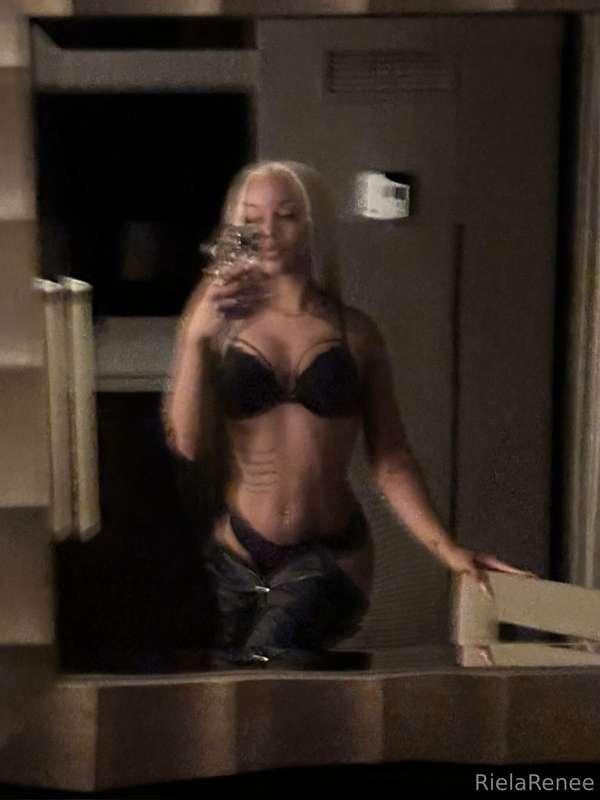 NEW CONTENT ONLY AVAILABLE IN MY MAIN VIP PAGE @rielareneevi..