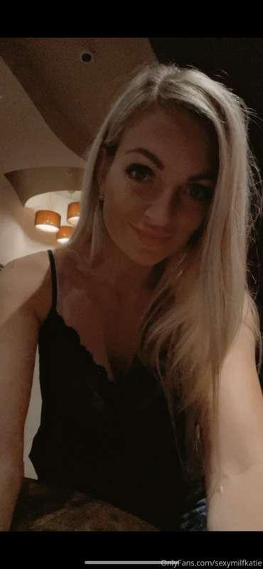 I need a night out soon 🥂 SWIPE to get flashed 👀