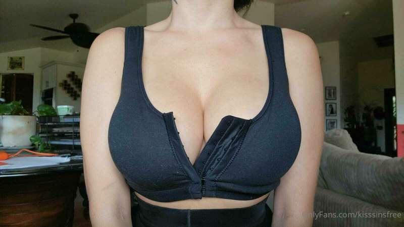 Guess who got new titties?? Check out your DMs to see them f..