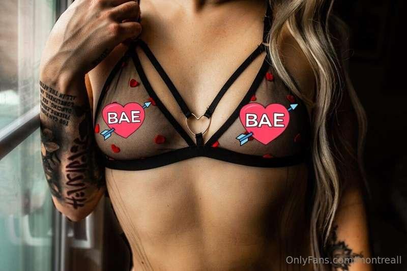 Like this photo and DM me your kinks for a special surprise ..