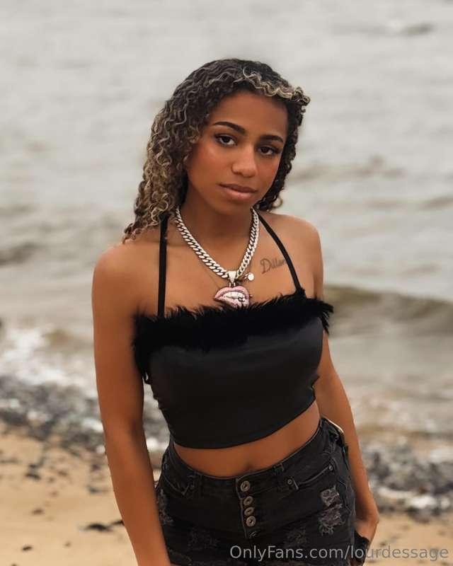 Still a baddie with no daddy 🖤