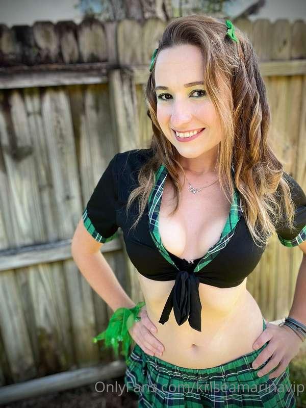 🍀HAPPY ST PATRICKS DAY! 🍀

Working on a shoot right now….😁