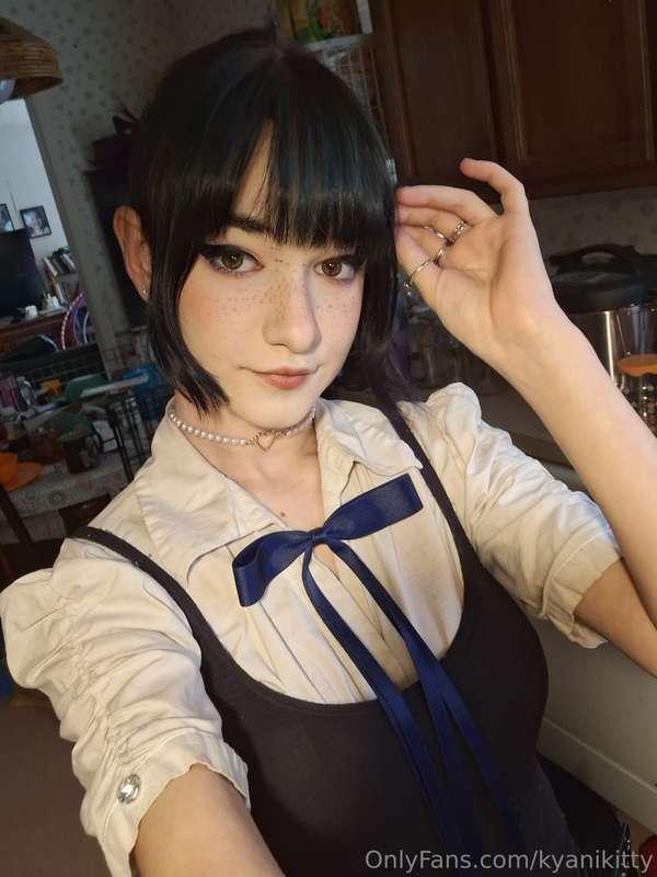 I feel like I look like a porcelain doll🤭
