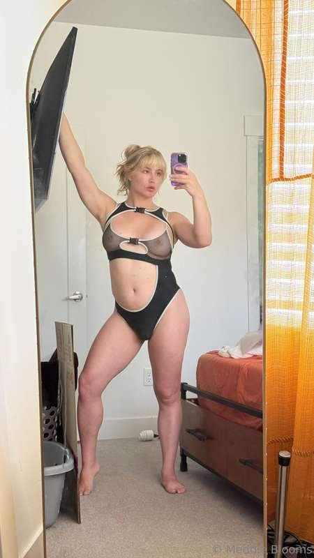 This swimsuit though 😅🙌