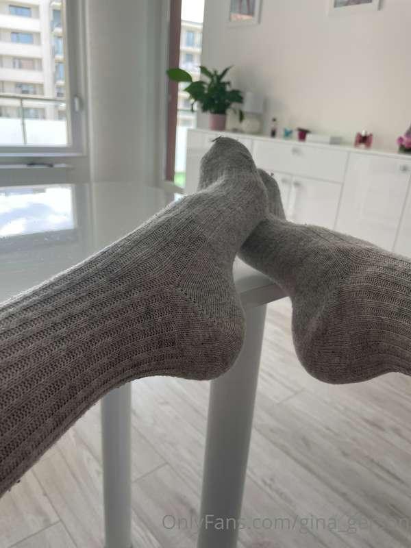 My warm and used long sock for 150 tips ❤️😈💋💋❤️😈💋❤️‍🔥❤️‍🔥❤️‍..
