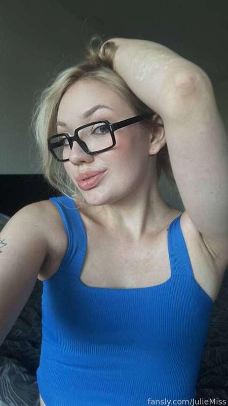 Want to know what's on my mind? Hint: it's you 😍💭 @JulieMiss 

#fyp #nudes #sexting #videocall #fetish #custom #skinny #fuckdoll 