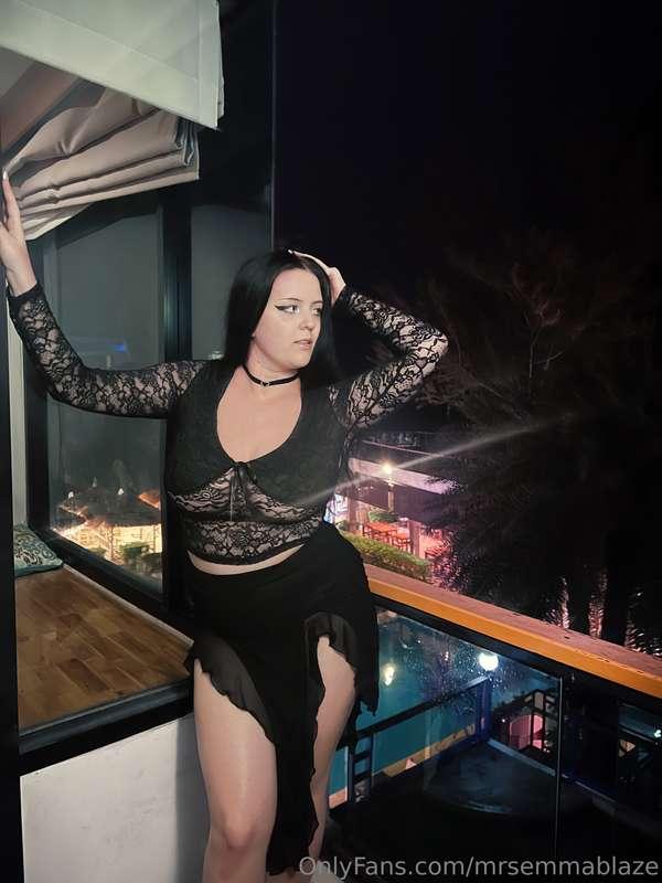 Tell me I’m hot and tip me 🖤😜🔥 feeling extra naughty tonight..