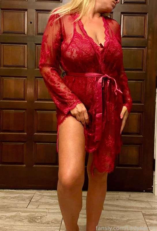 I hope you’re being naughty and looking at my photos while you’re supposed to be working 😈

#milf #blonde #booty #pawg #hugetits #natural #over40 #mommy