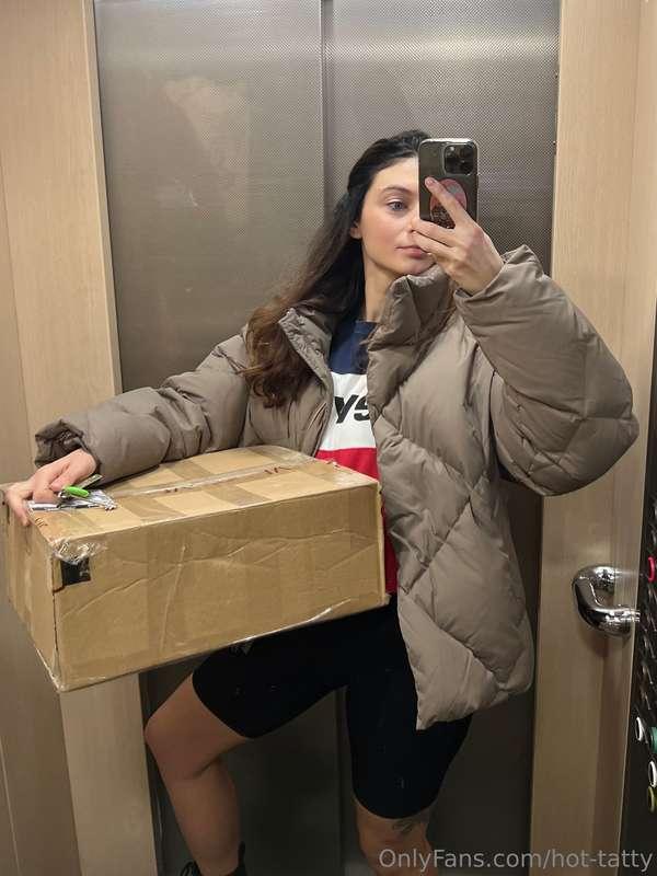 📦🎉 I love opening packages! 💌💕 It’s such a magical moment wh..