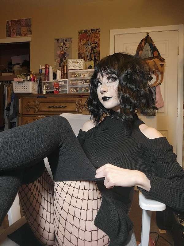 goth girl (top tier)