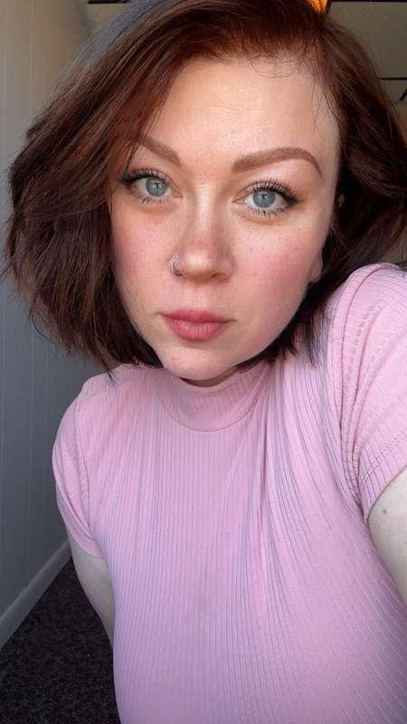 Window light selfies are the best 😊🌹